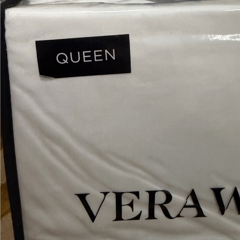 Vera Wang Luxurious Satin Weave Queen Sheet Set - White - Picture 4 of 4